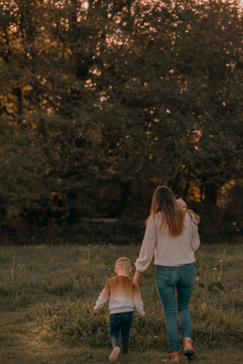 balade en foret pour une séance en famille